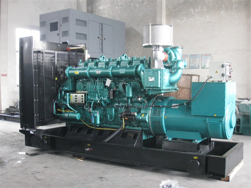 石景山200KW 柴油发电机的油耗是多少？